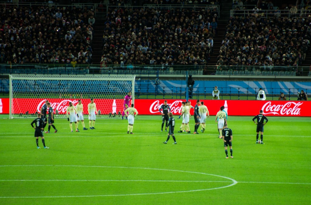 他的强劲对 他的强劲对