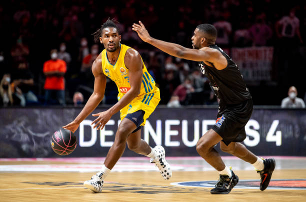 面对强劲对 面对强劲对