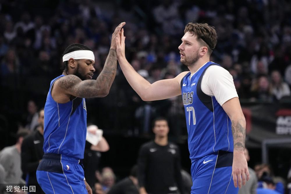 提出了巨大 提出了巨大